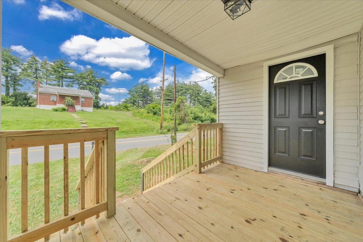 2107 Hollins RD - Photo 2