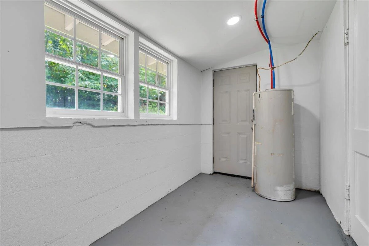 2107 Hollins RD - Photo 22
