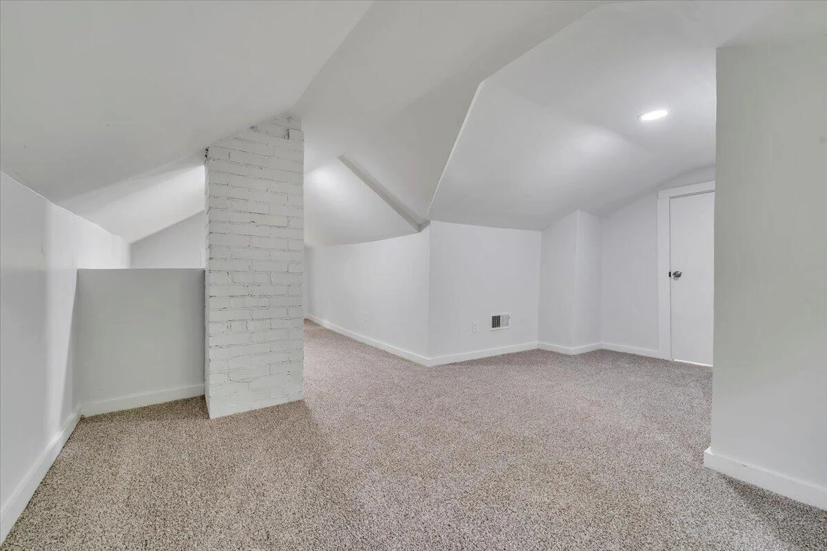 2107 Hollins RD - Photo 24