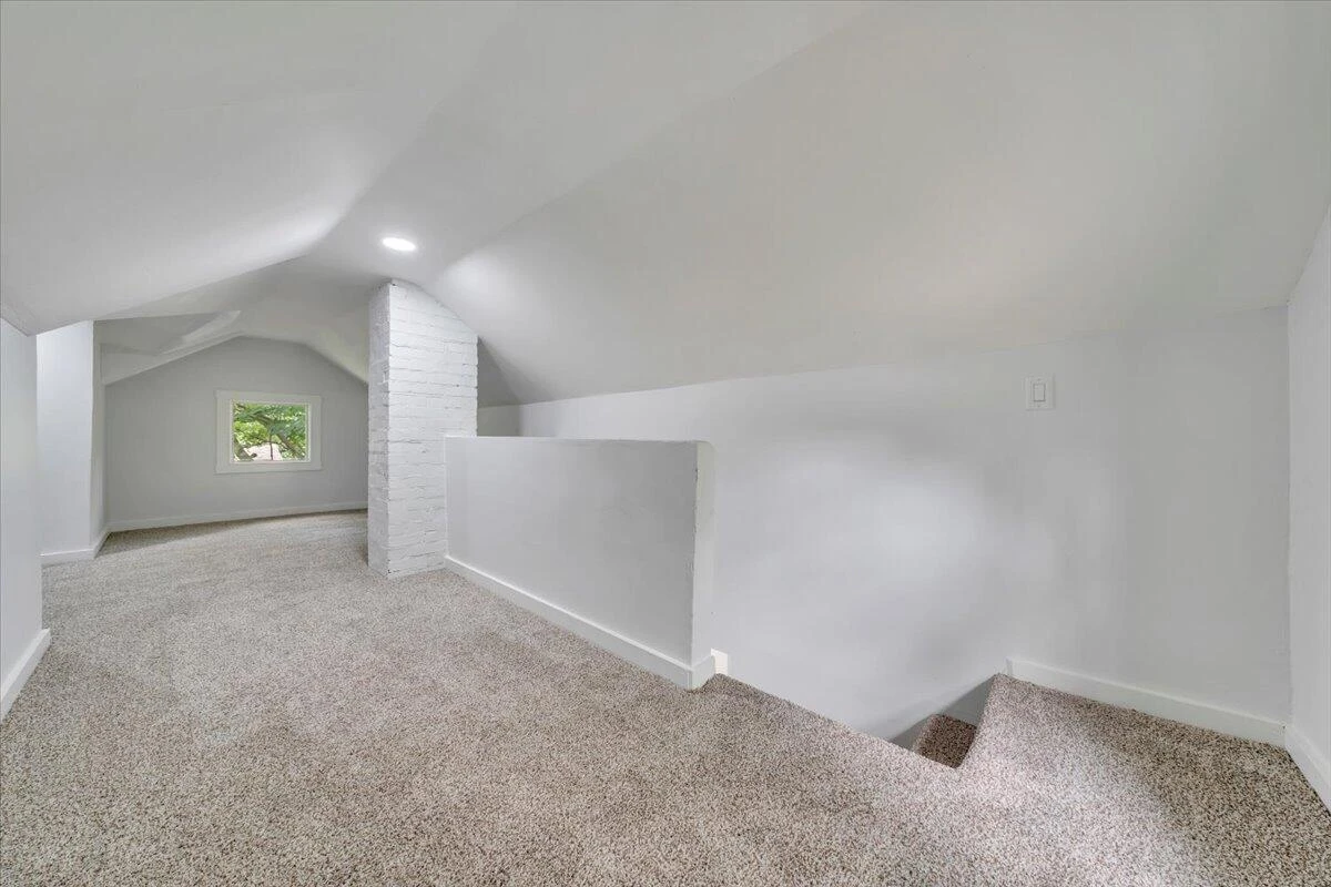 2107 Hollins RD - Photo 25