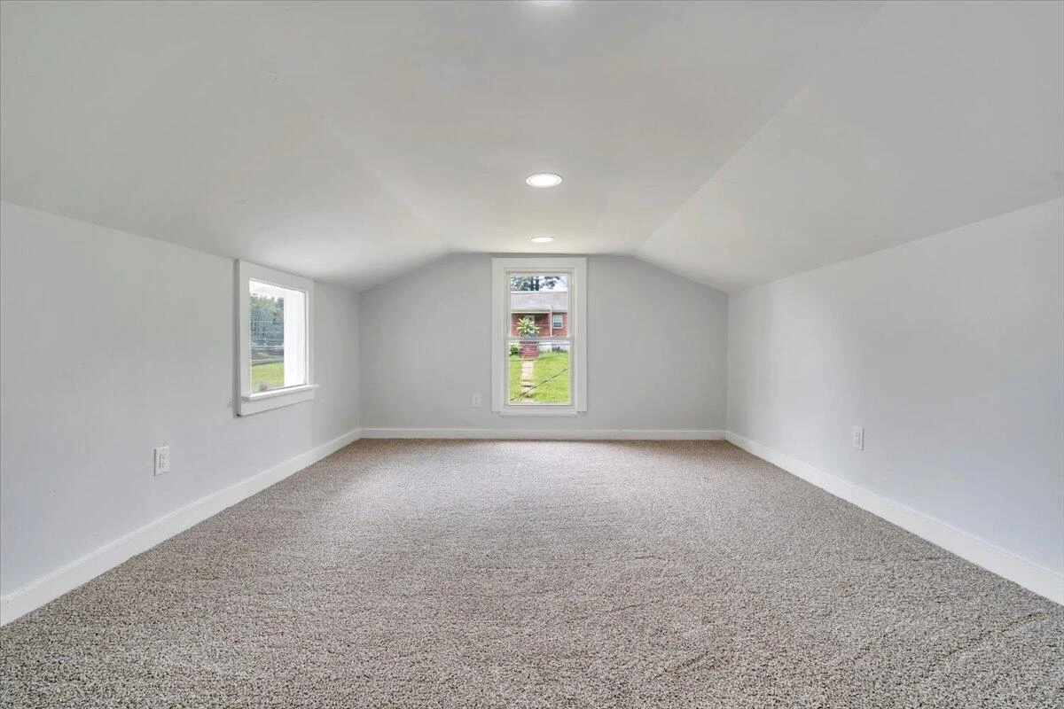 2107 Hollins RD - Photo 26