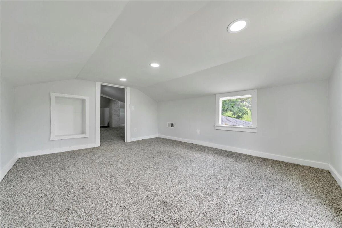 2107 Hollins RD - Photo 27