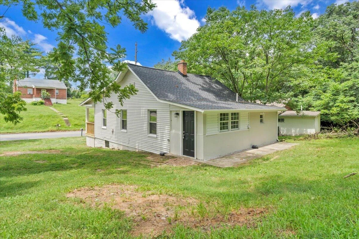 2107 Hollins RD - Photo 28