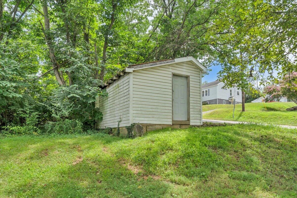 2107 Hollins RD - Photo 30