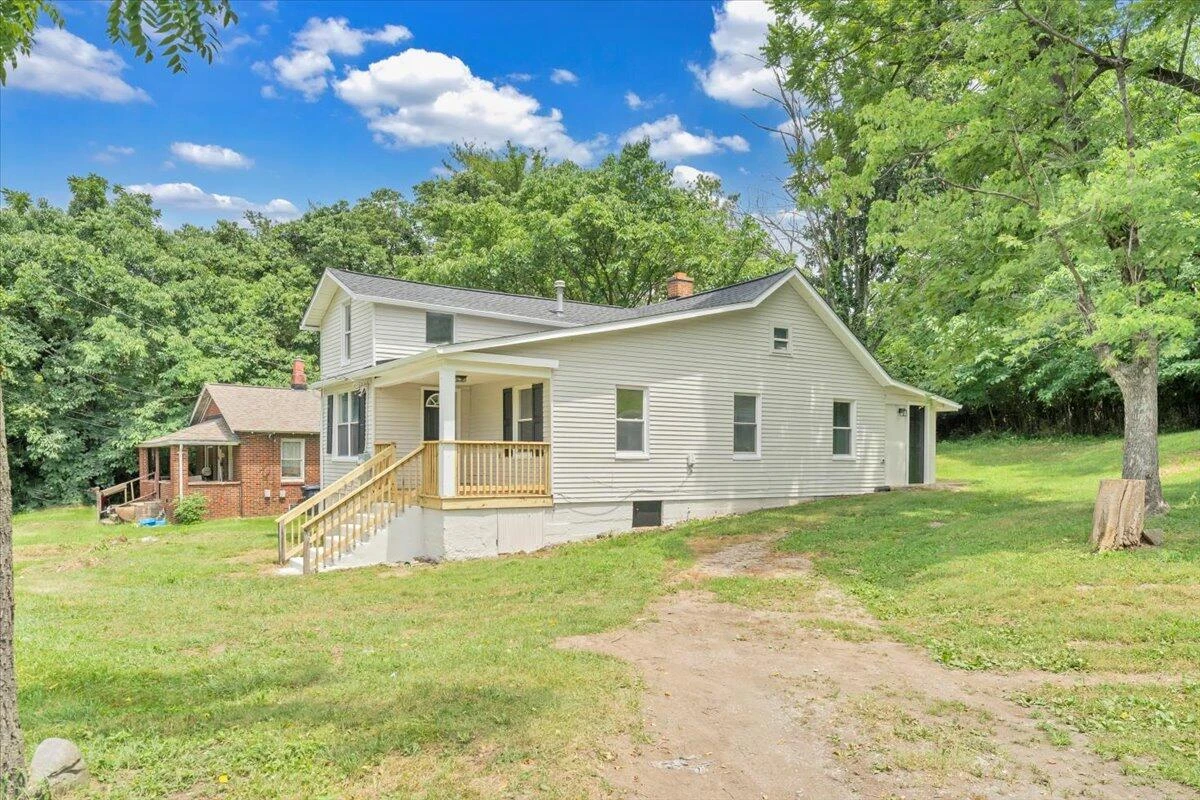 2107 Hollins RD - Photo 32