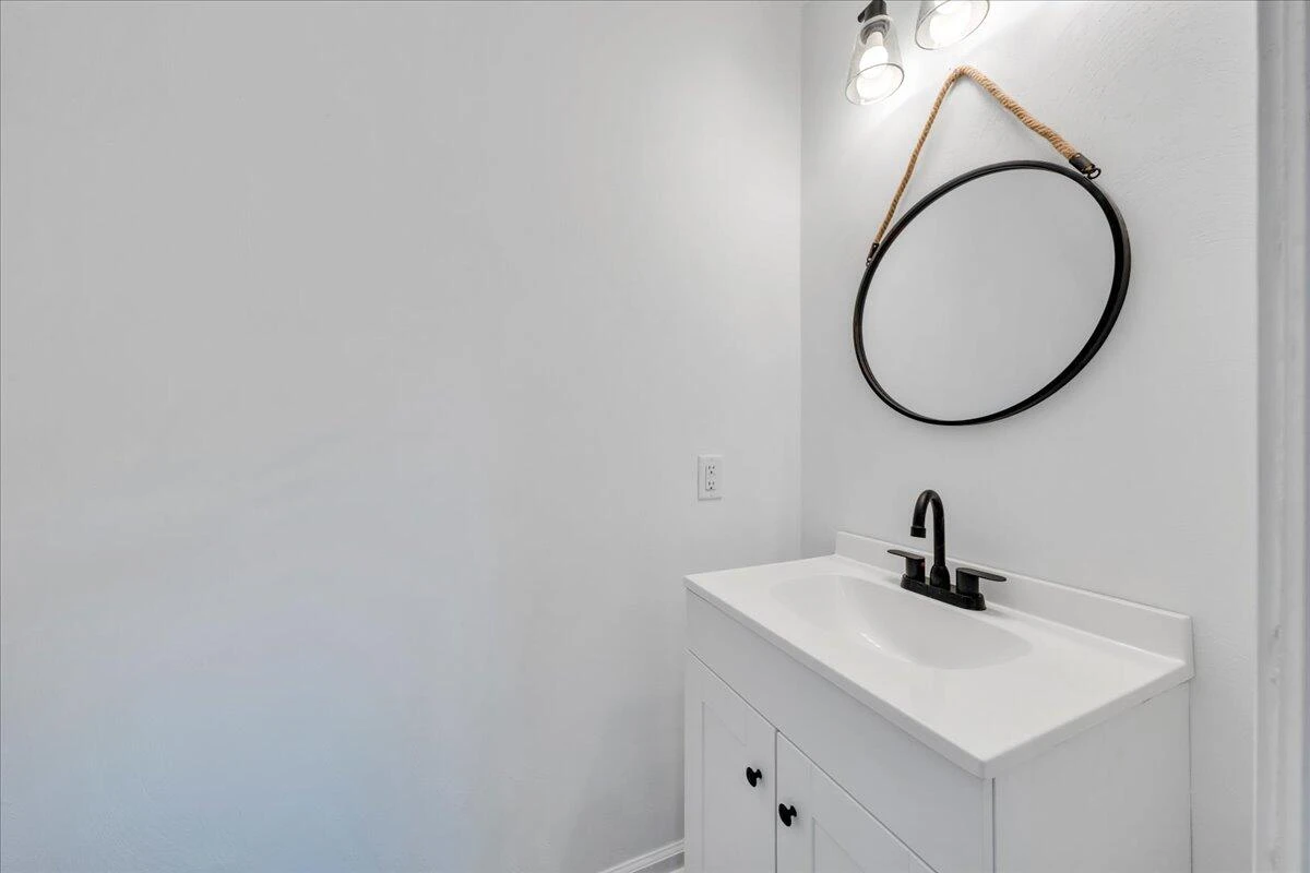 215 Harrison AVE - Photo 12