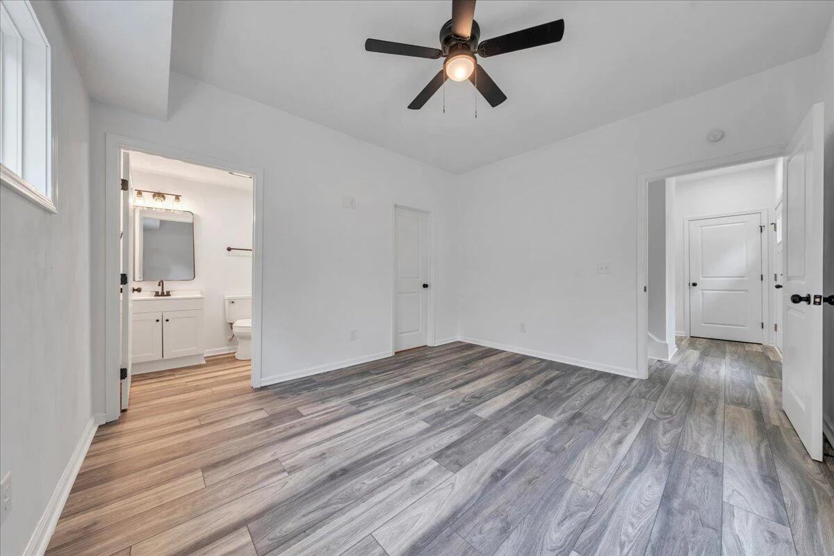215 Harrison AVE - Photo 14