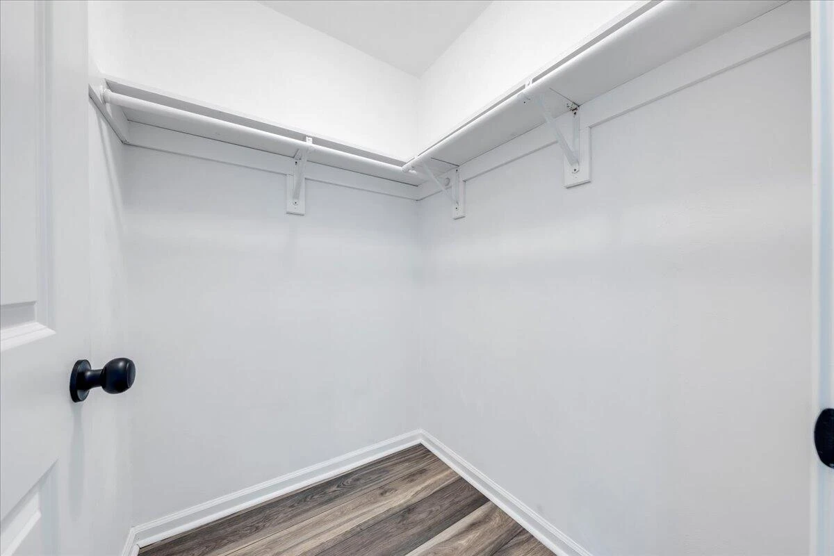 215 Harrison AVE - Photo 16