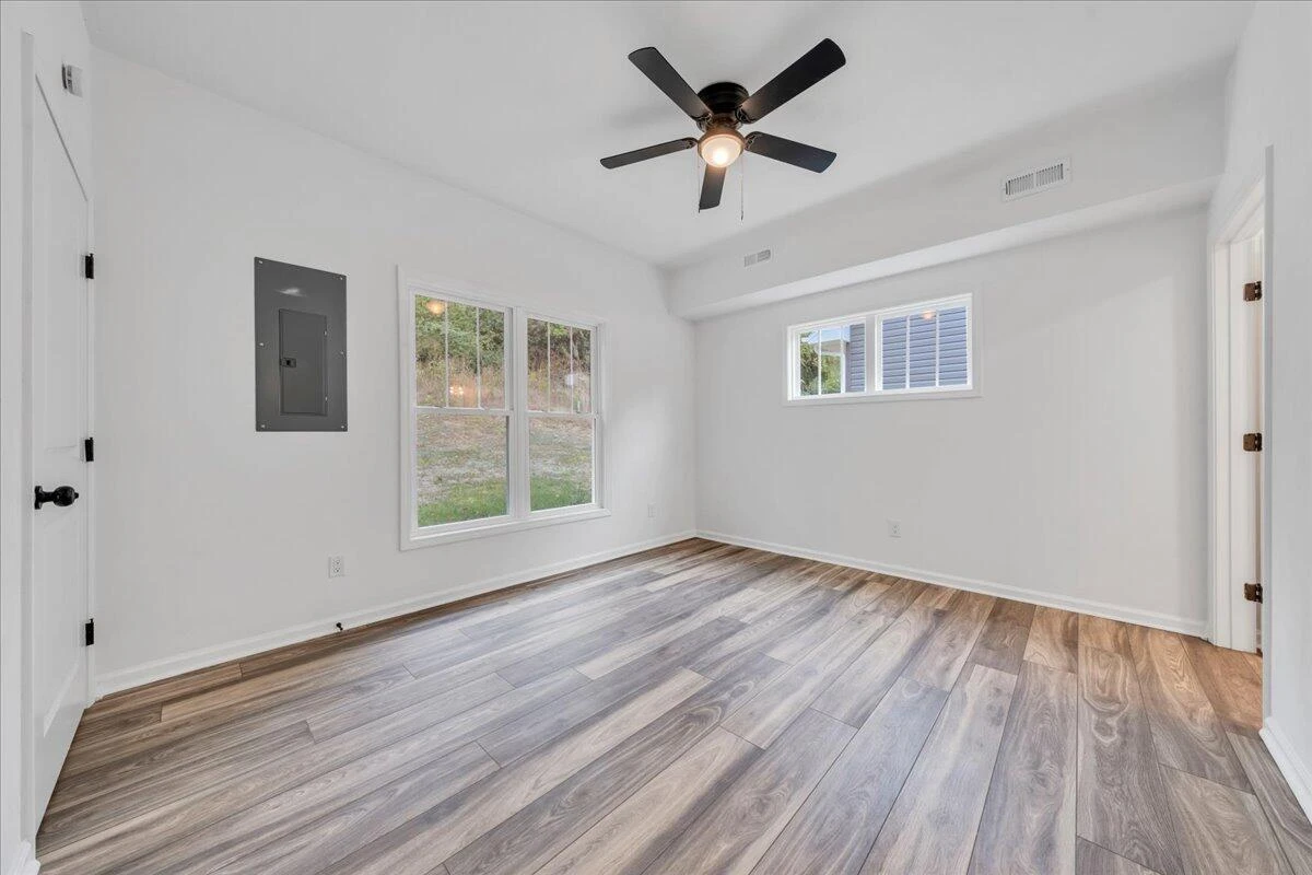 215 Harrison AVE - Photo 17