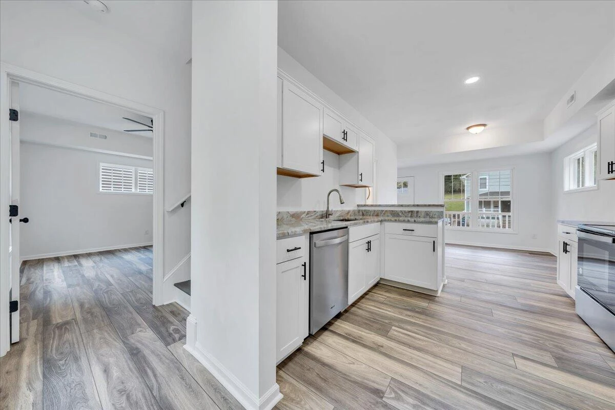 215 Harrison AVE - Photo 19