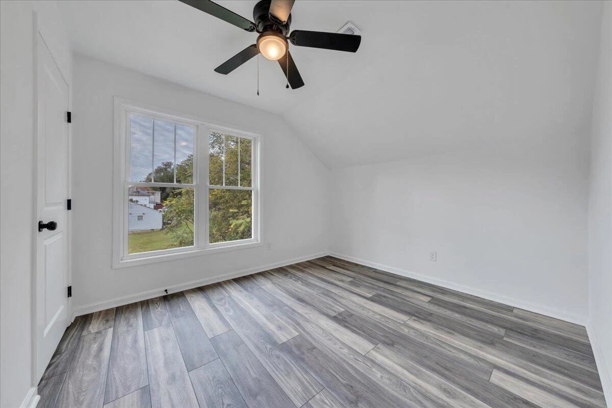 215 Harrison AVE - Photo 23