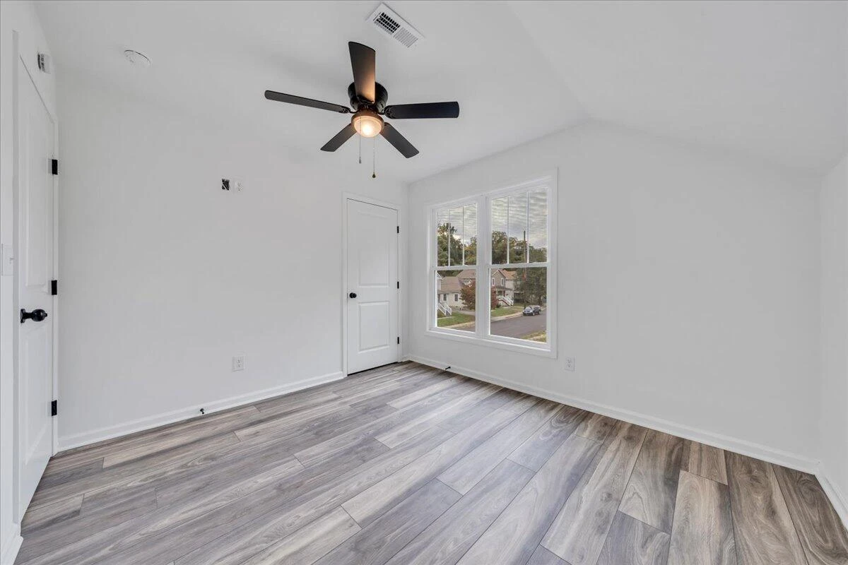 215 Harrison AVE - Photo 24
