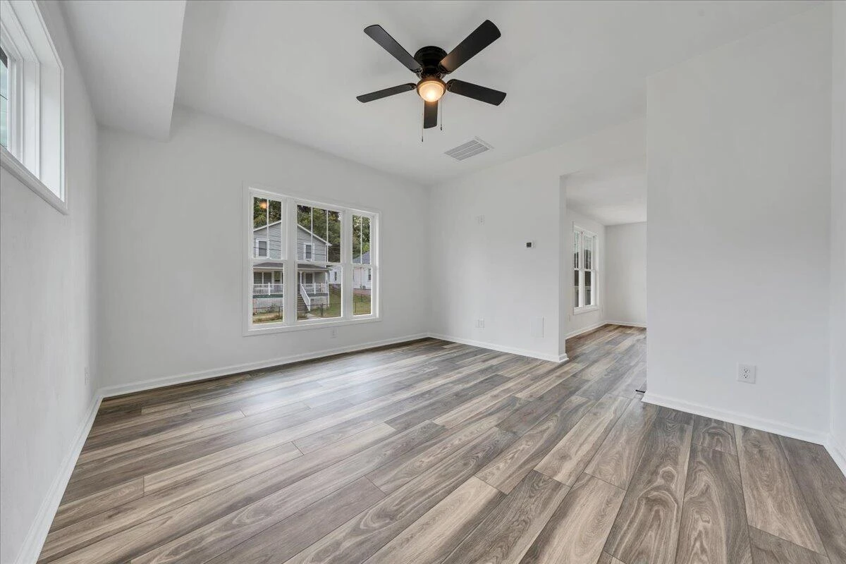 215 Harrison AVE - Photo 4