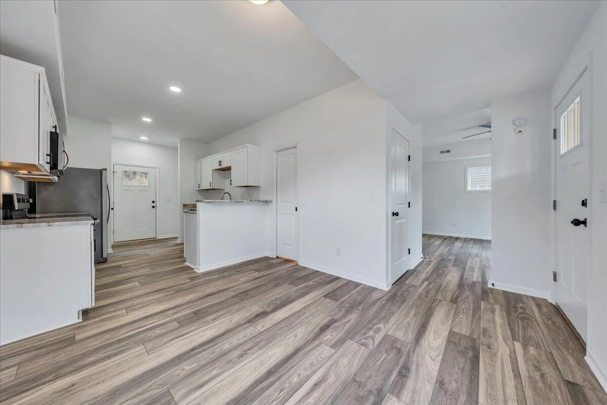 215 Harrison AVE - Photo 8