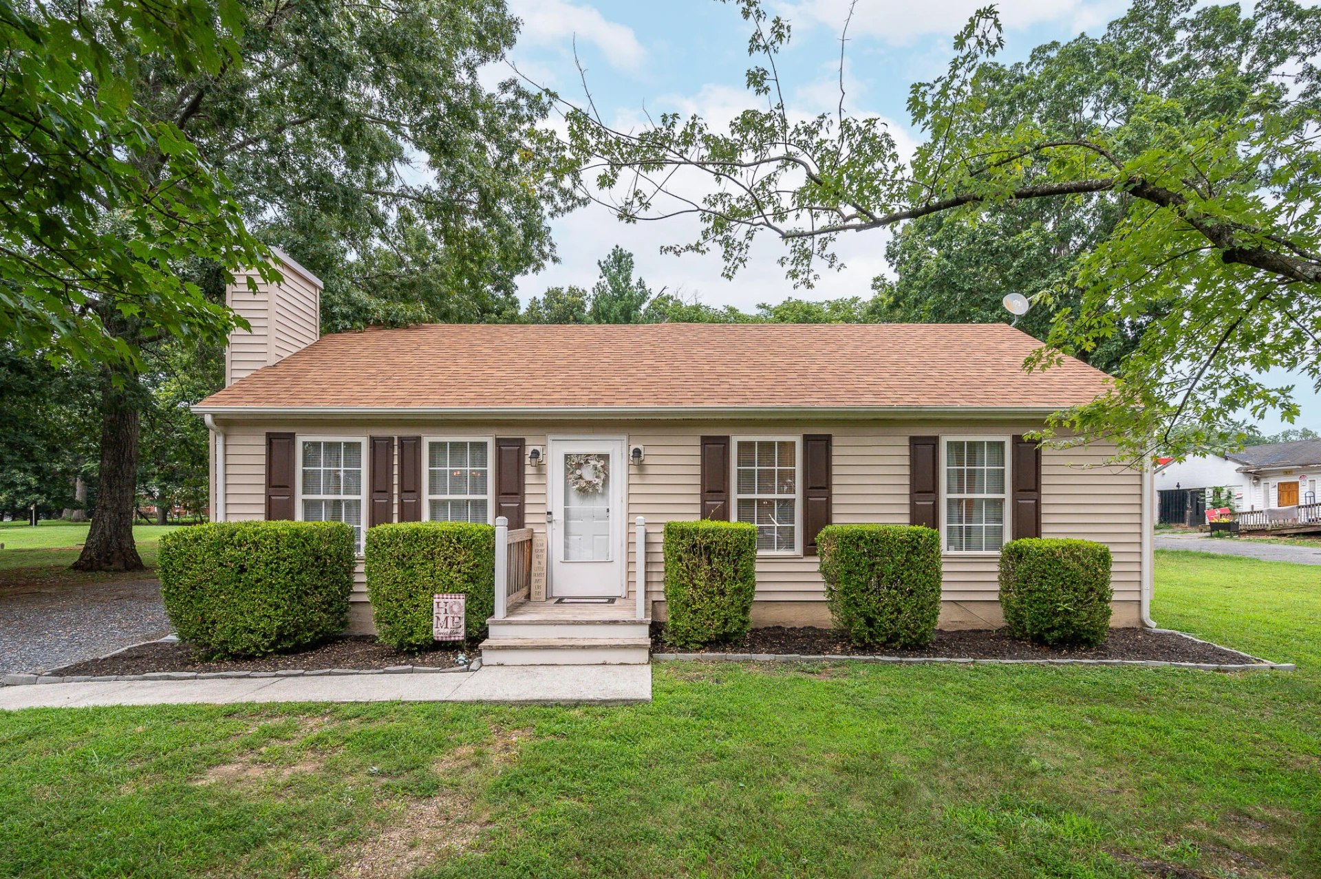 73 Forest AVE
