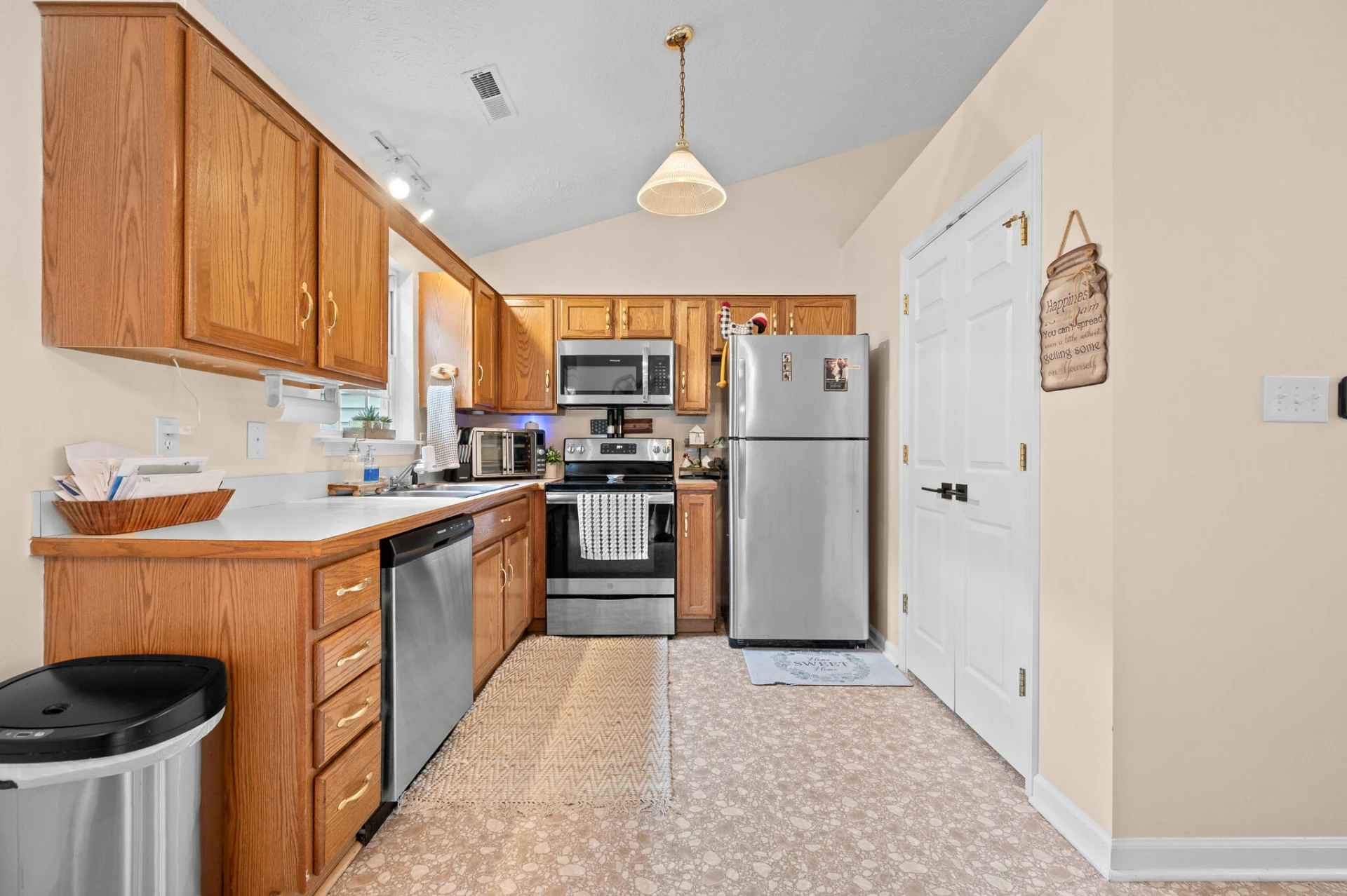 73 Forest AVE - Photo 11