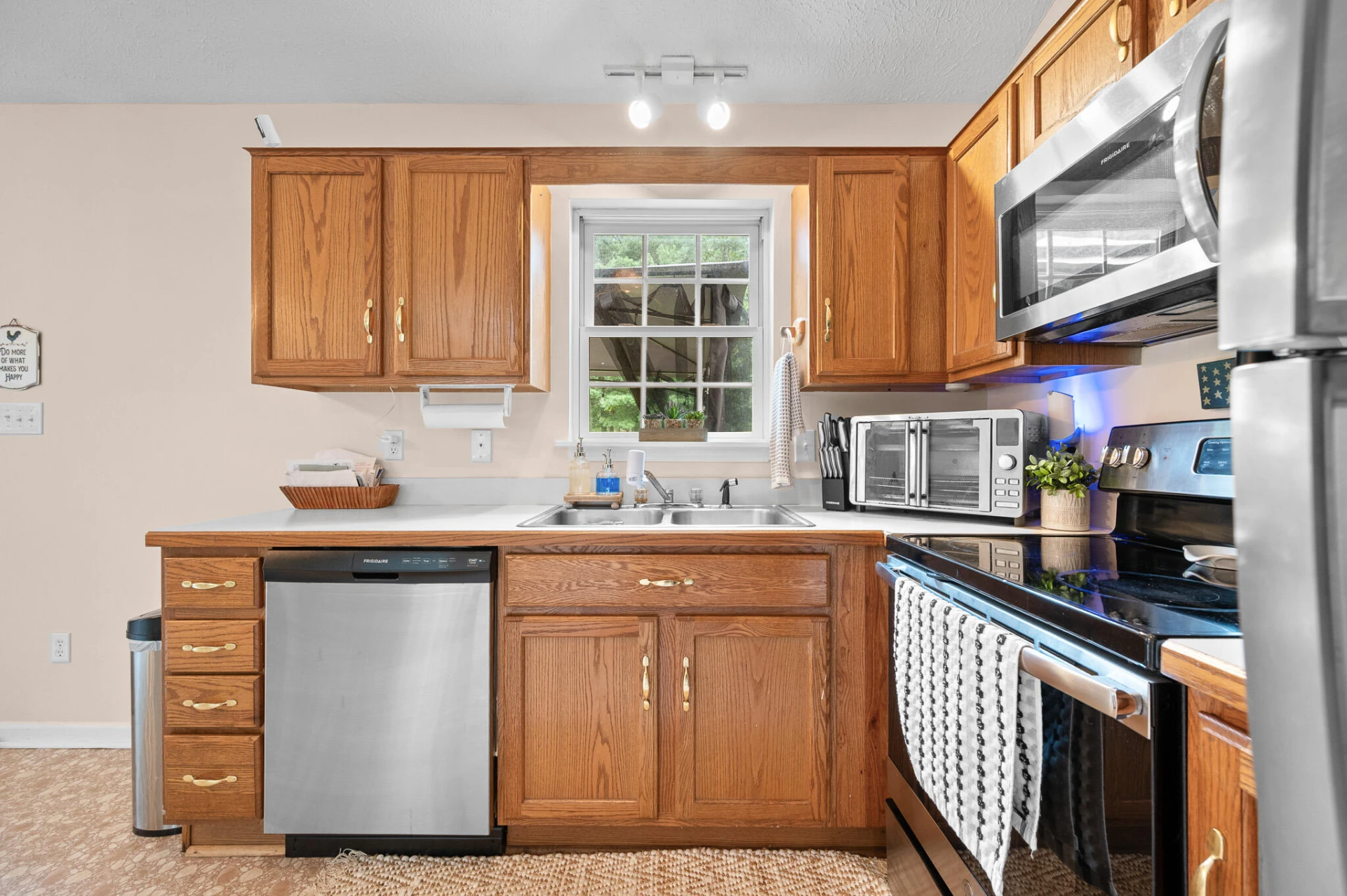 73 Forest AVE - Photo 13