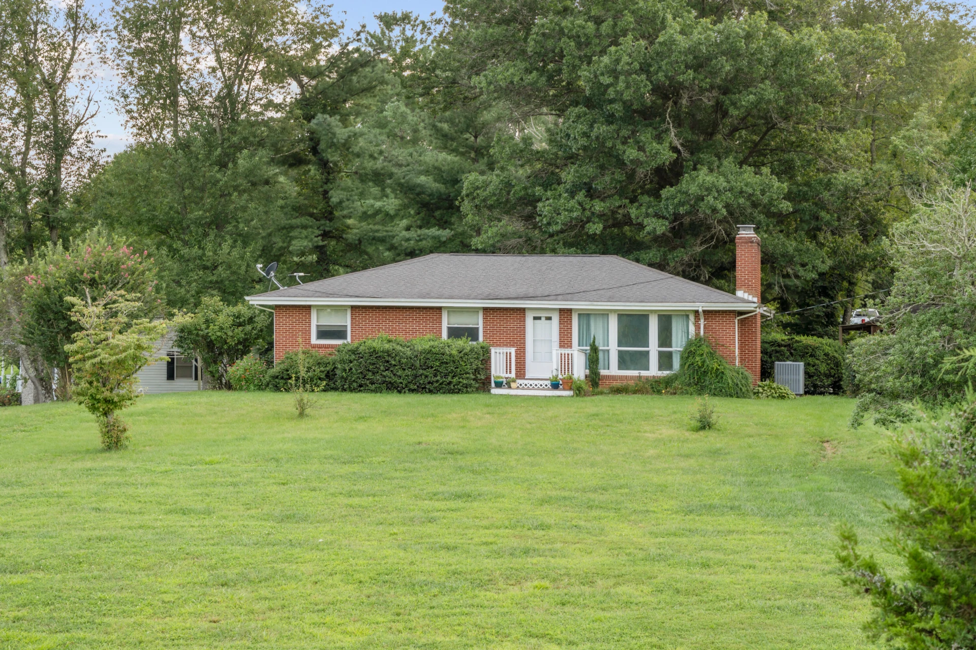 1361 Country Club RD