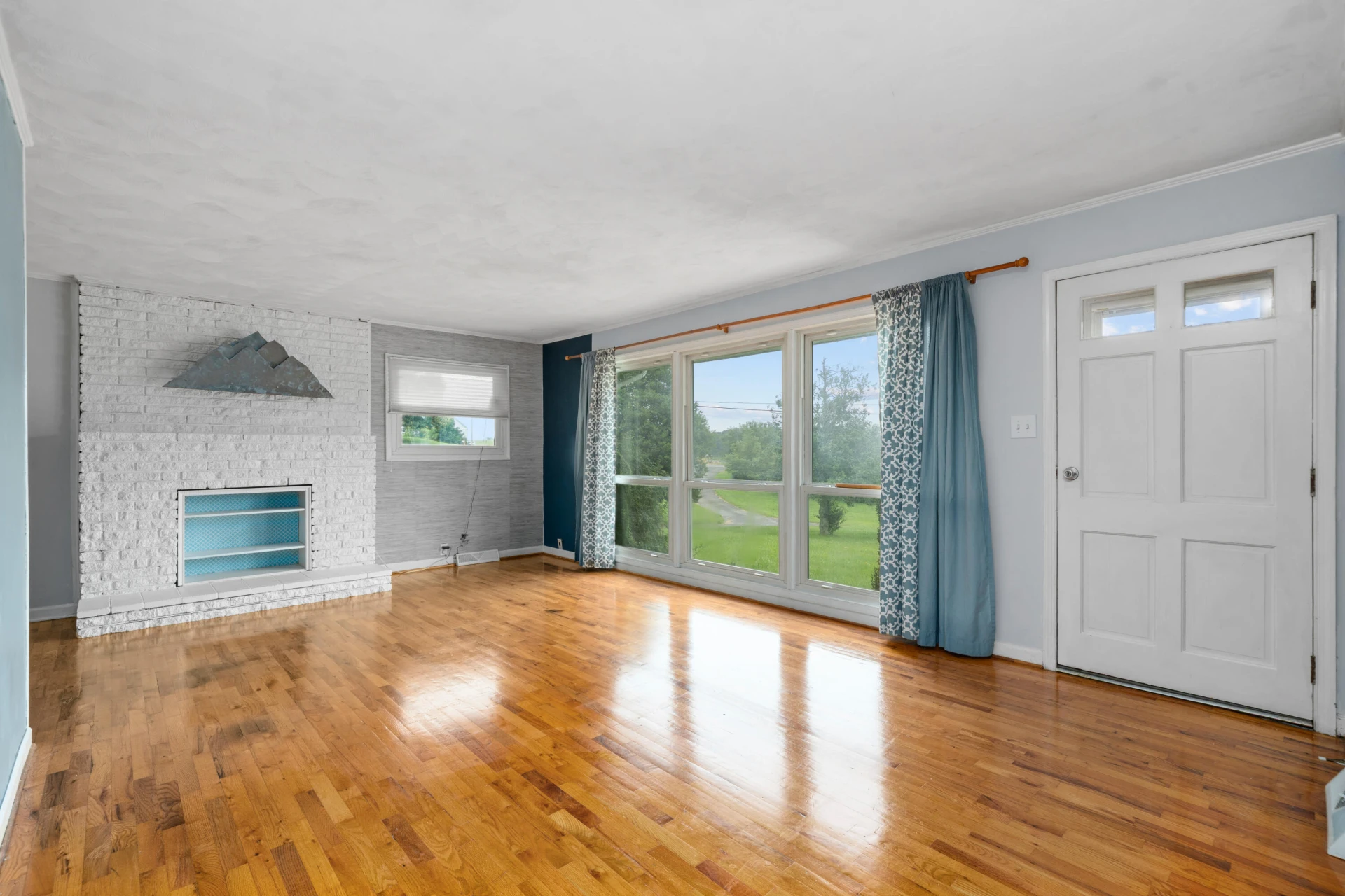 1361 Country Club RD - Photo 3