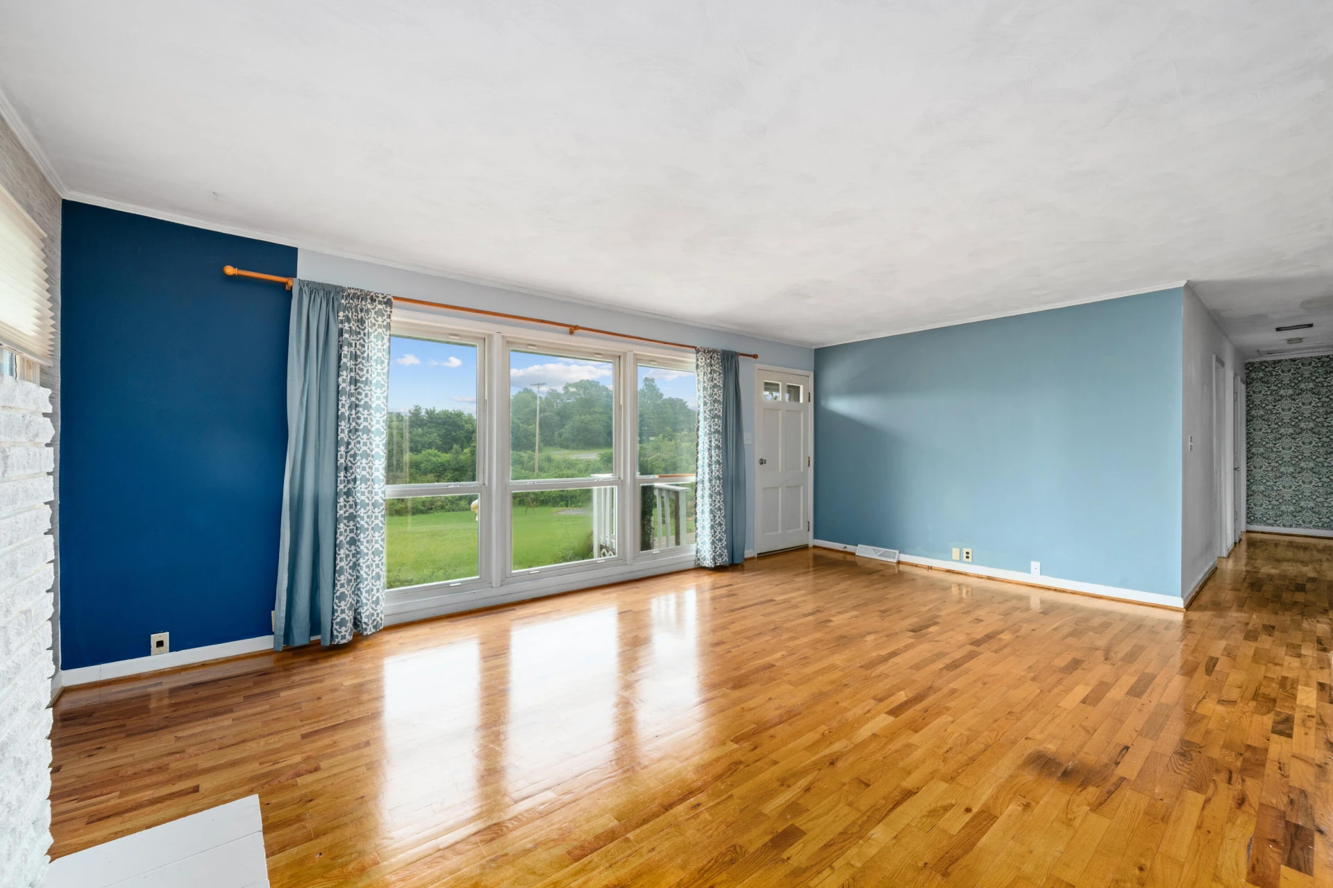 1361 Country Club RD - Photo 4