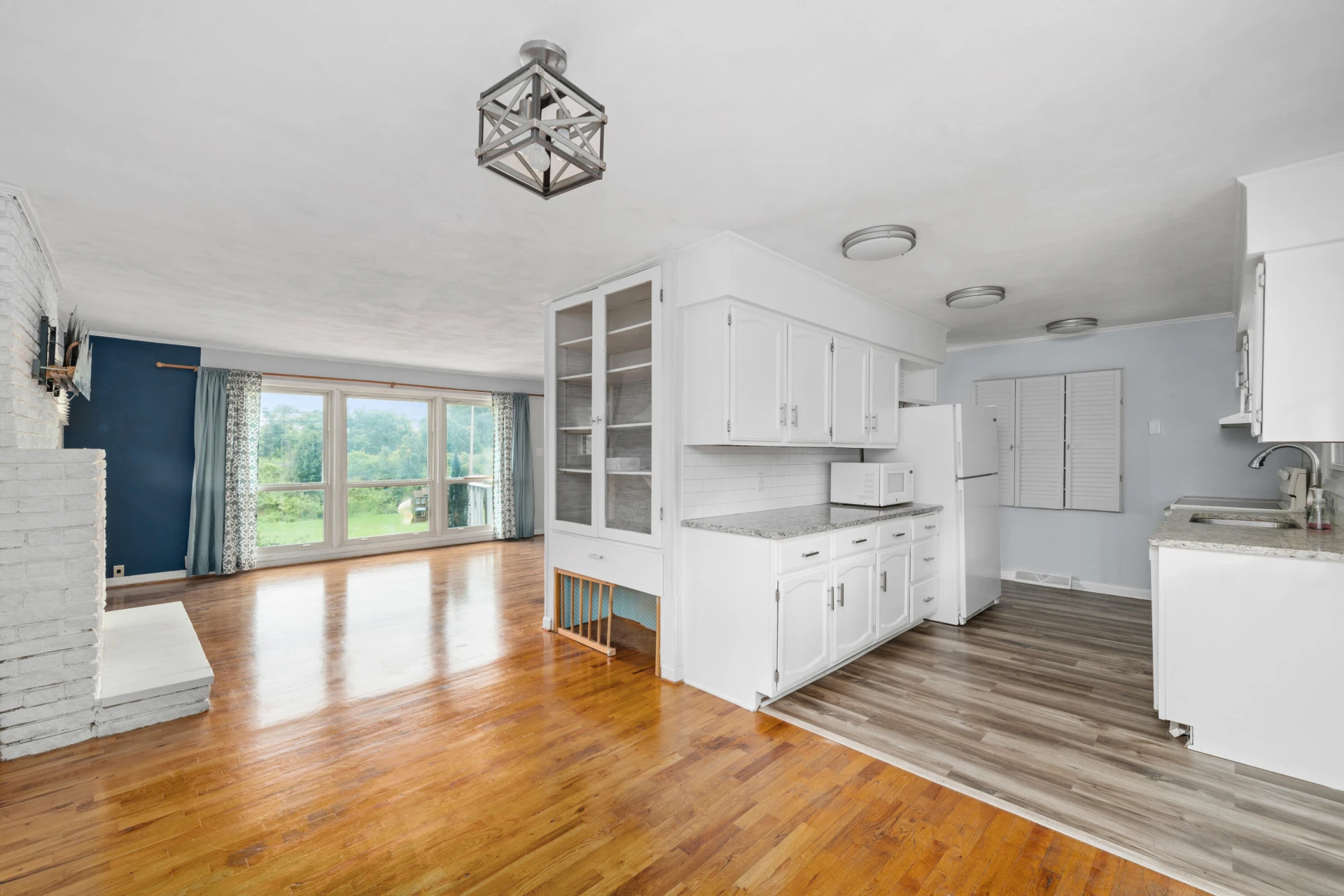 1361 Country Club RD - Photo 6