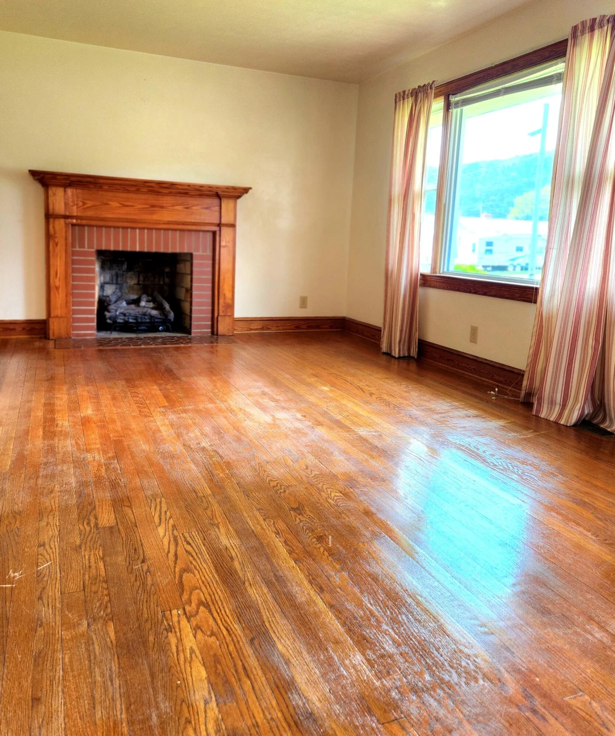 505 Hilltop DR - Photo 3