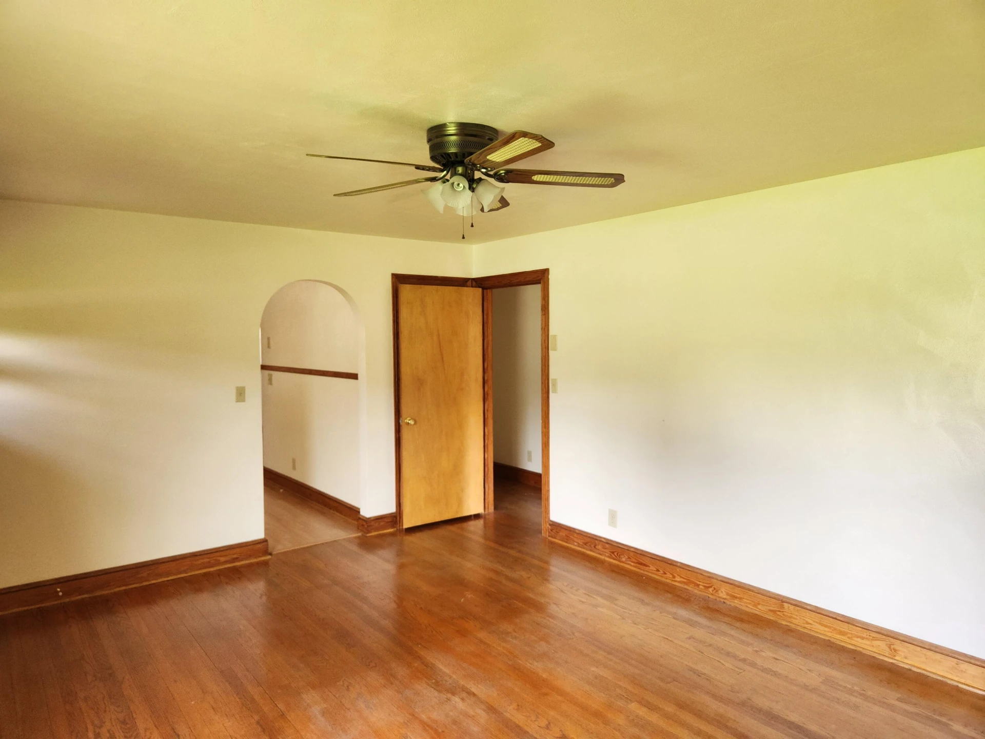 505 Hilltop DR - Photo 5