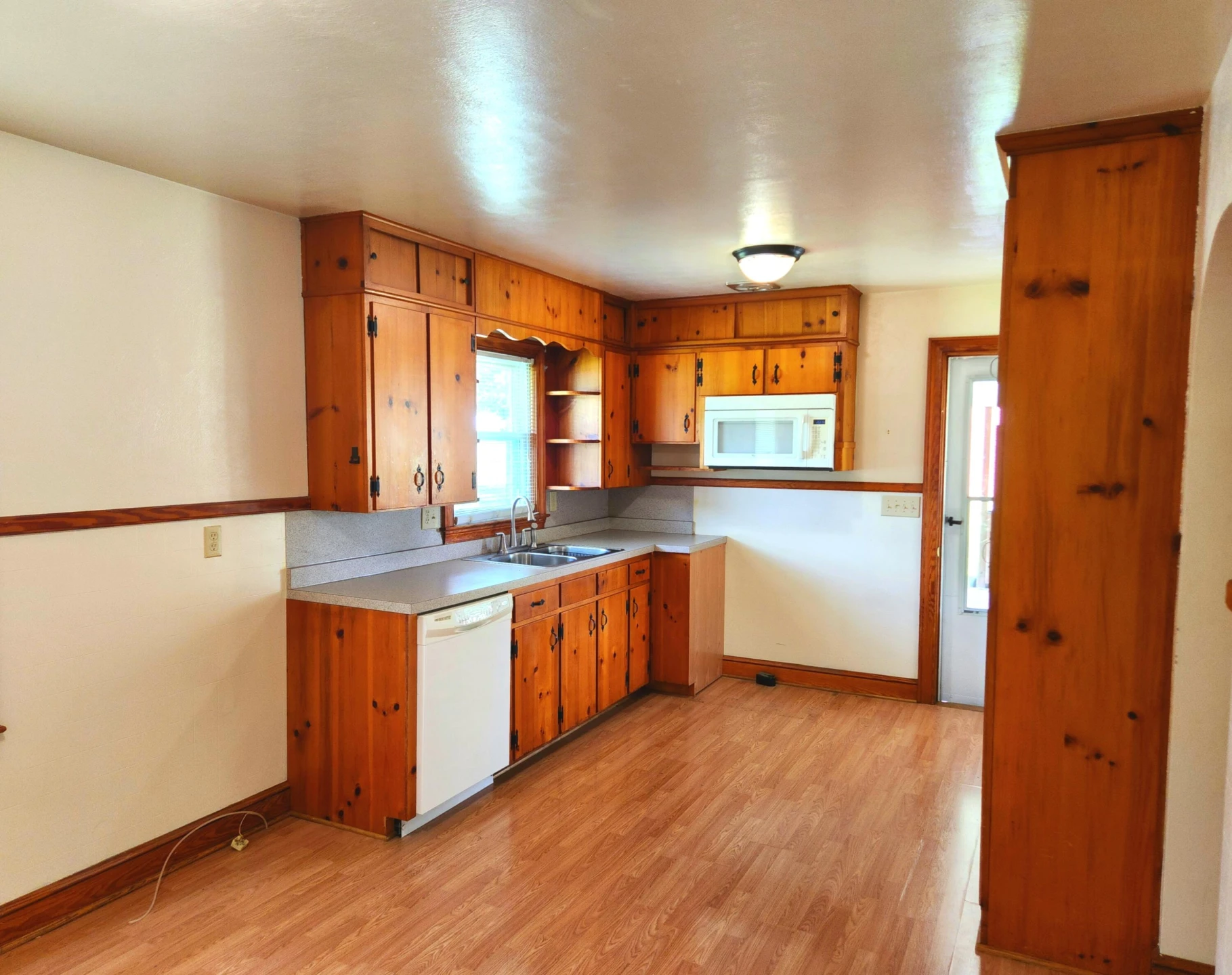 505 Hilltop DR - Photo 6