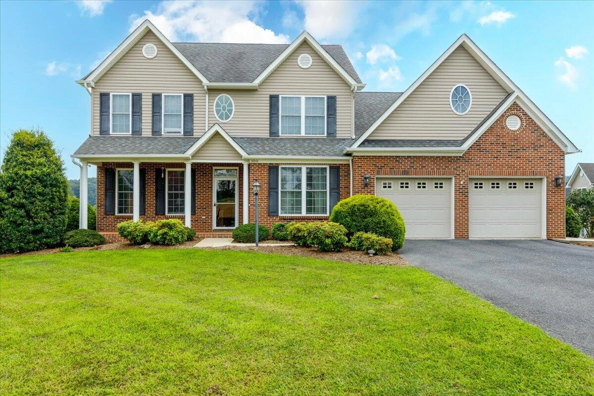300 Heather LN