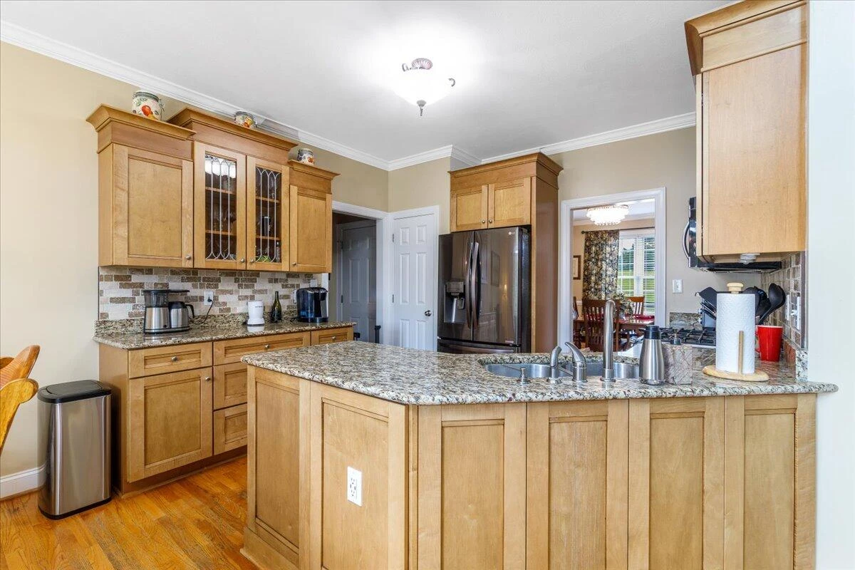 300 Heather LN - Photo 12