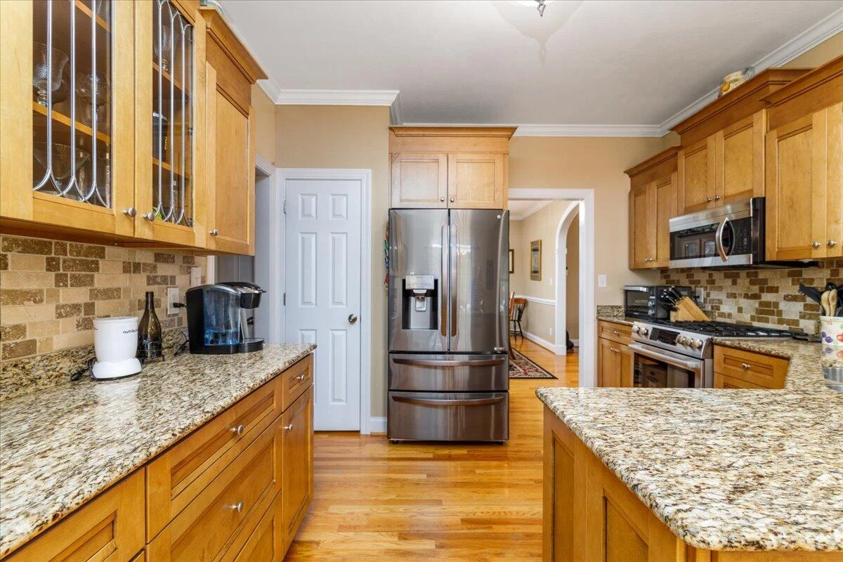 300 Heather LN - Photo 13