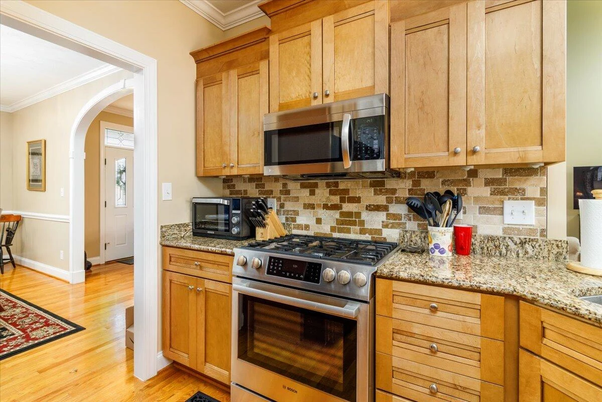 300 Heather LN - Photo 14