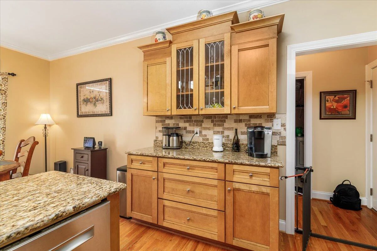 300 Heather LN - Photo 15