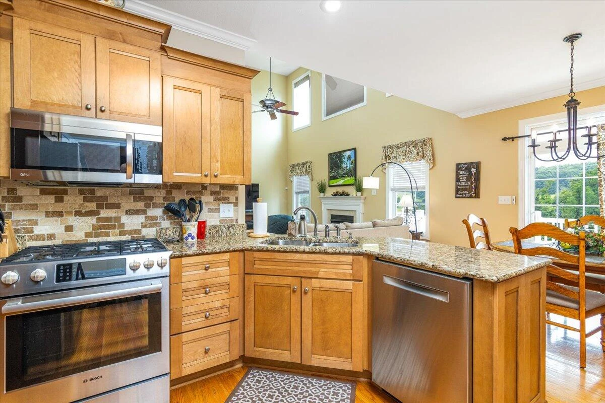 300 Heather LN - Photo 16