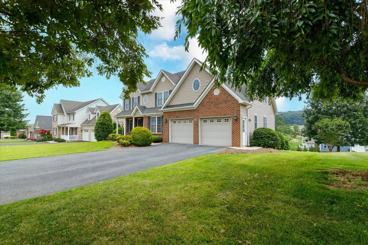 300 Heather LN - Photo 2
