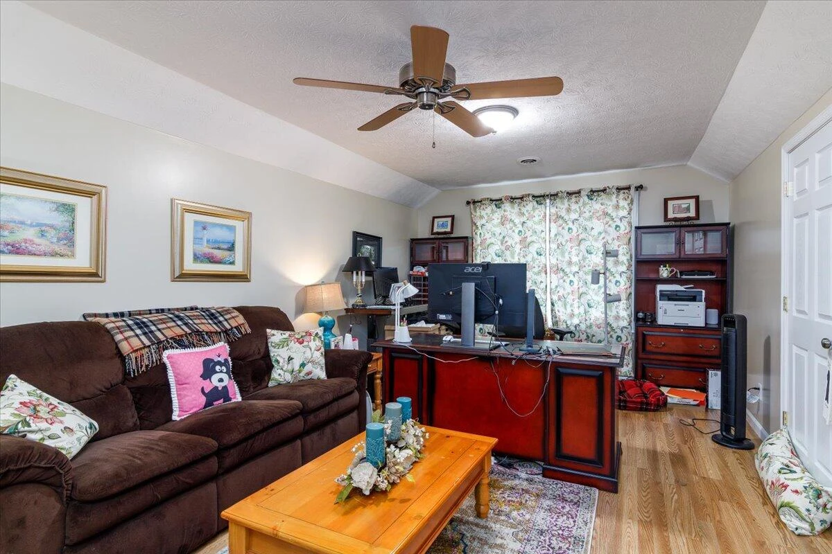 300 Heather LN - Photo 36