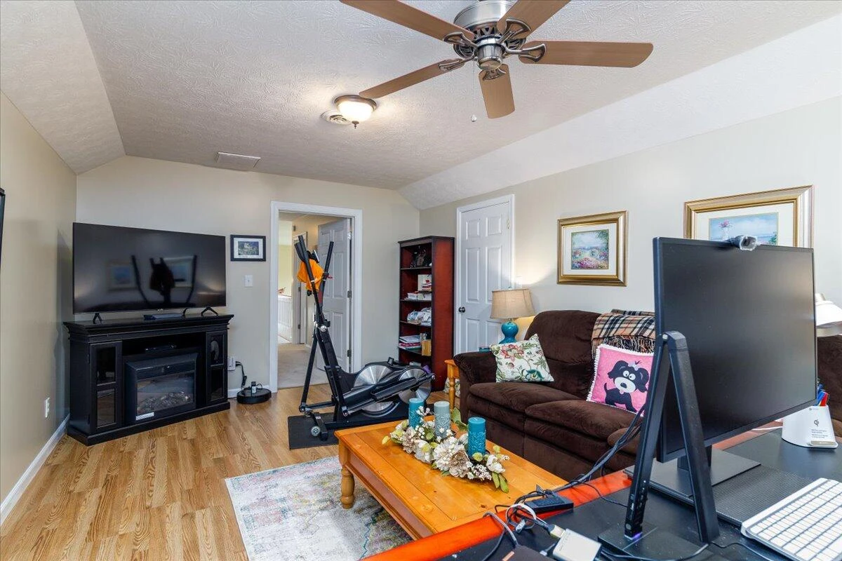 300 Heather LN - Photo 37