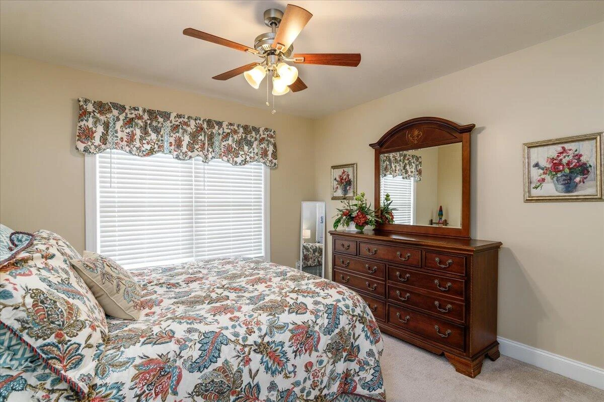 300 Heather LN - Photo 38