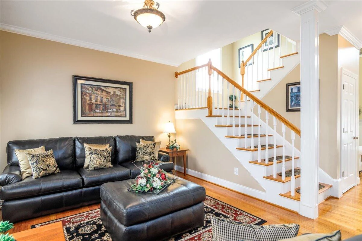 300 Heather LN - Photo 6
