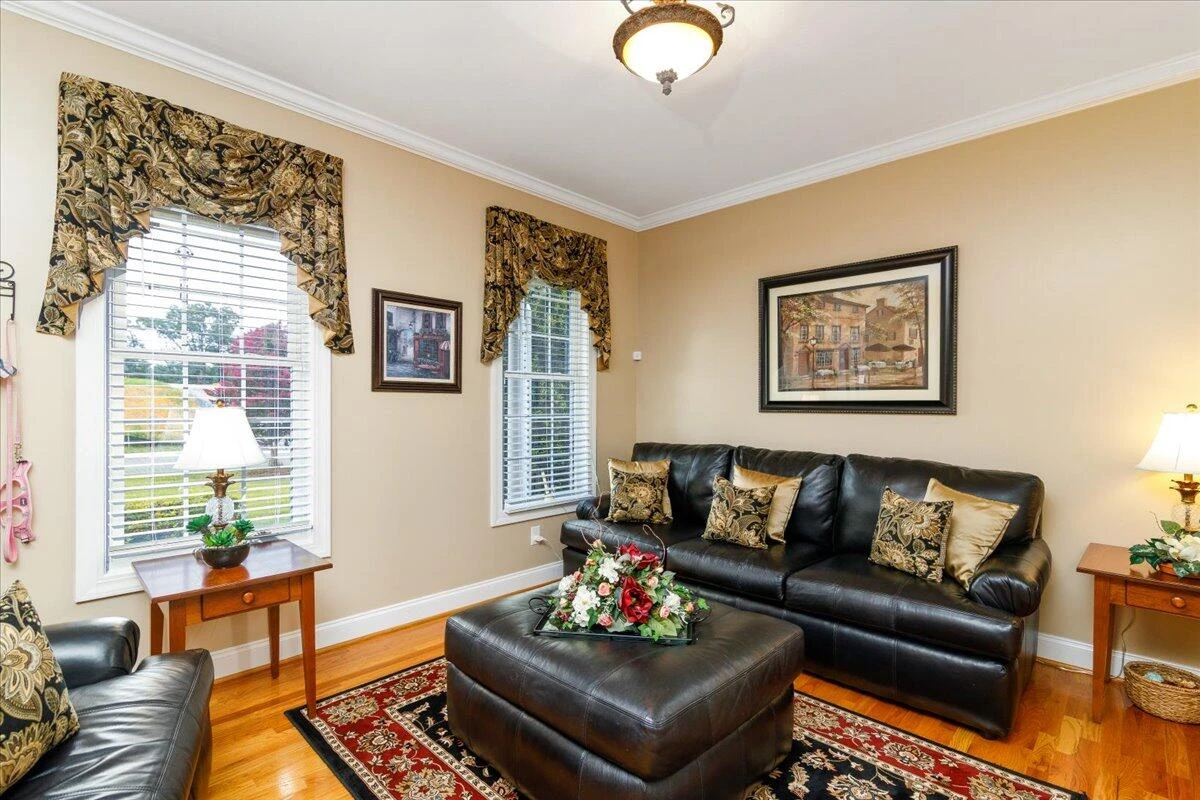 300 Heather LN - Photo 7