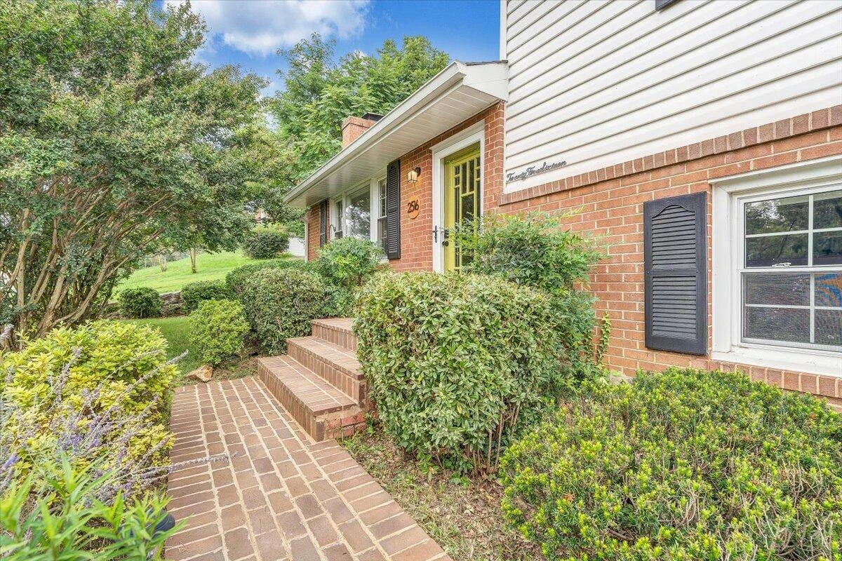2516 Beverly BLVD - Photo 3