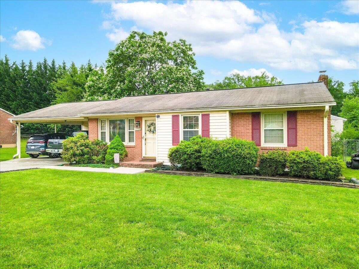 2136 Bainbridge DR