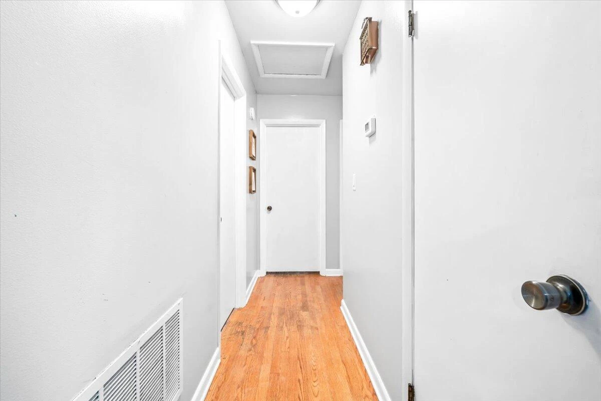 2136 Bainbridge DR - Photo 12