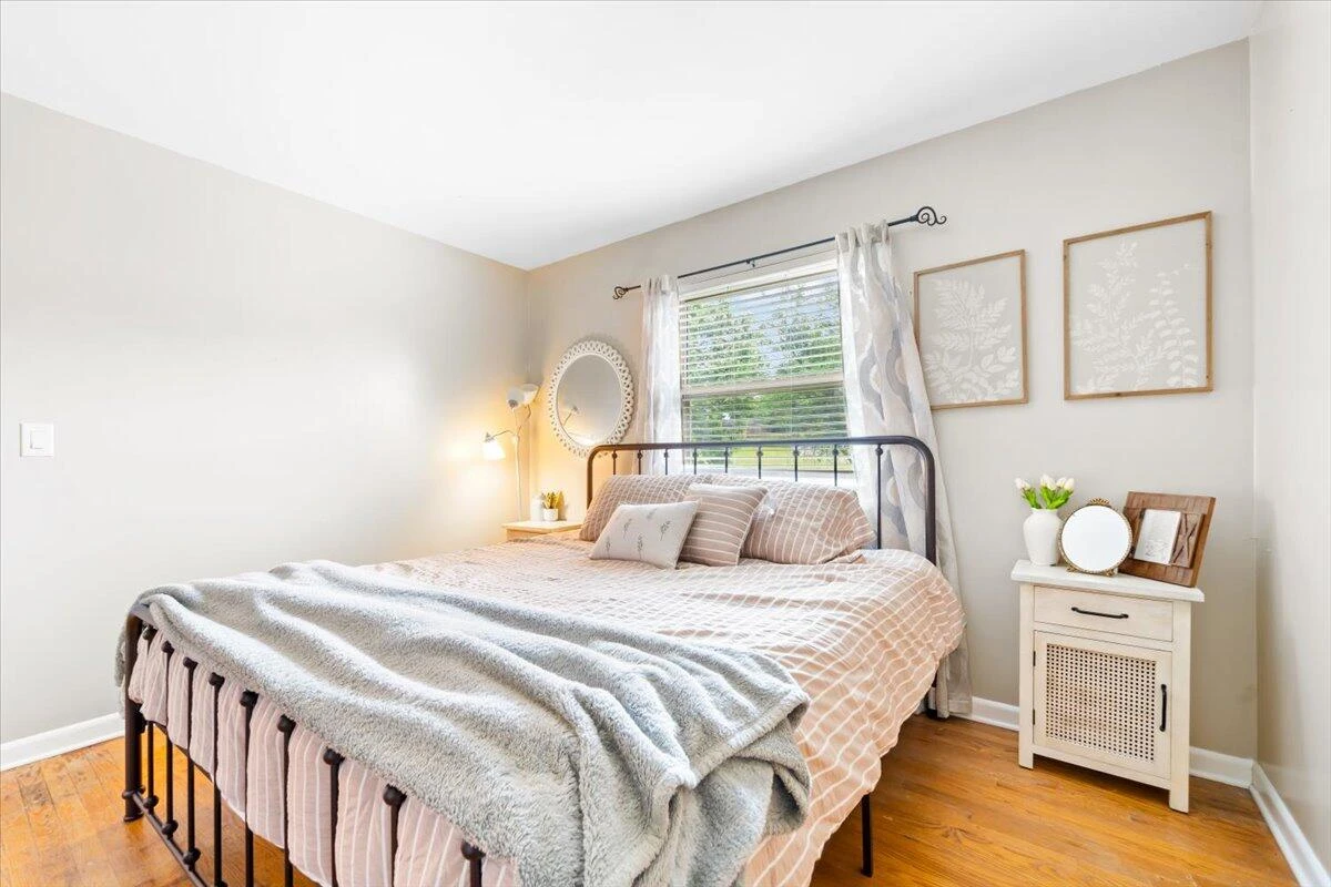 2136 Bainbridge DR - Photo 15