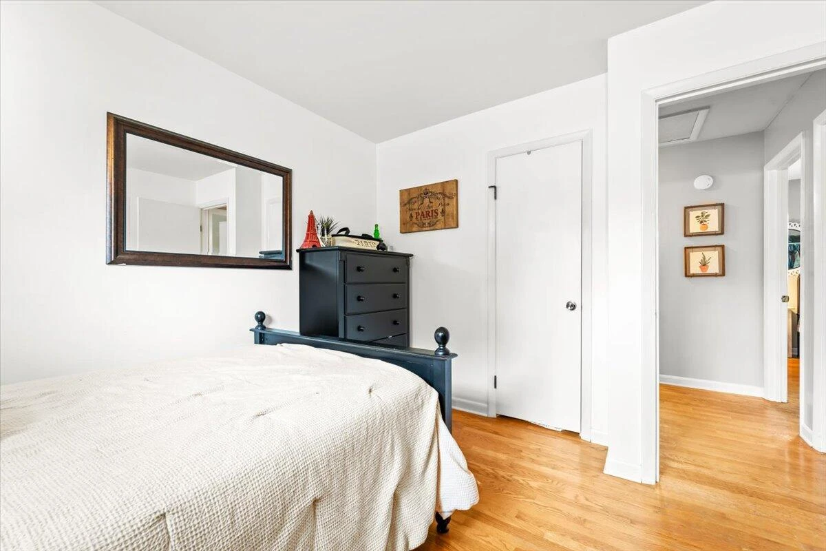 2136 Bainbridge DR - Photo 18