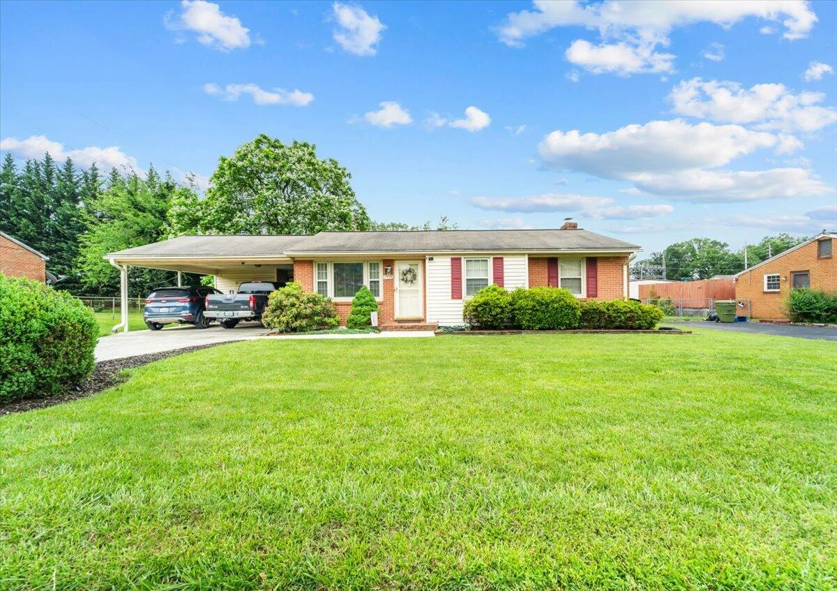 2136 Bainbridge DR - Photo 2