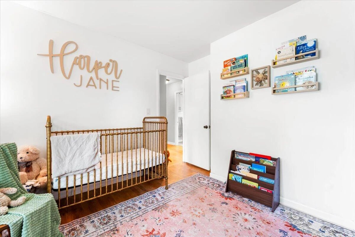 2136 Bainbridge DR - Photo 22