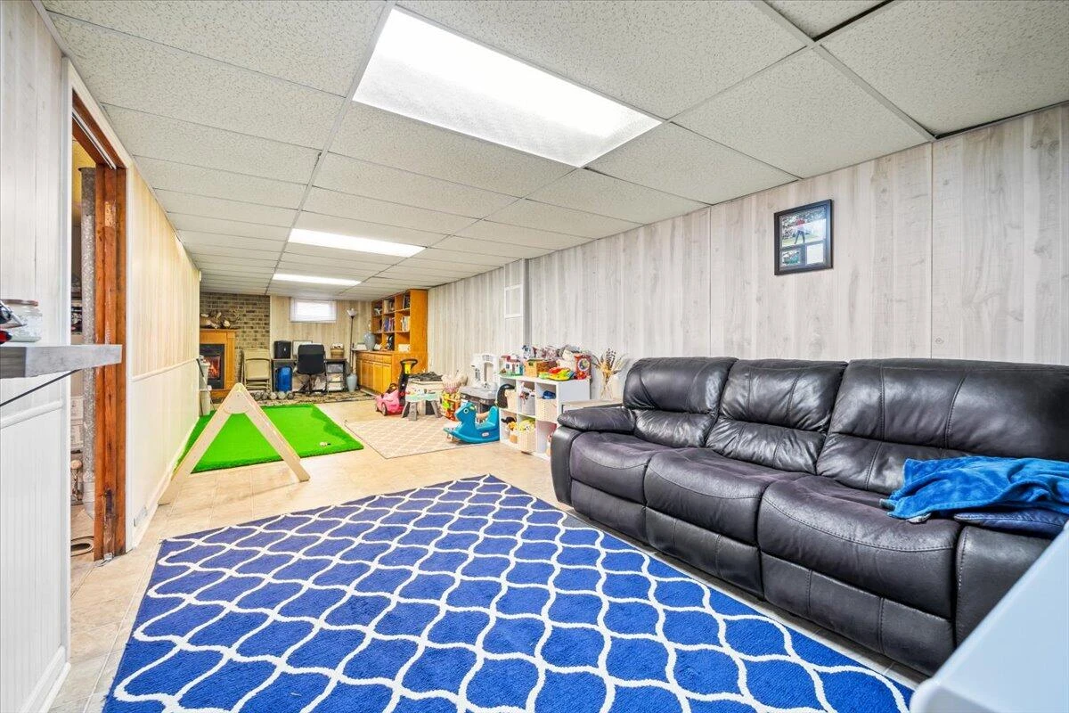 2136 Bainbridge DR - Photo 23