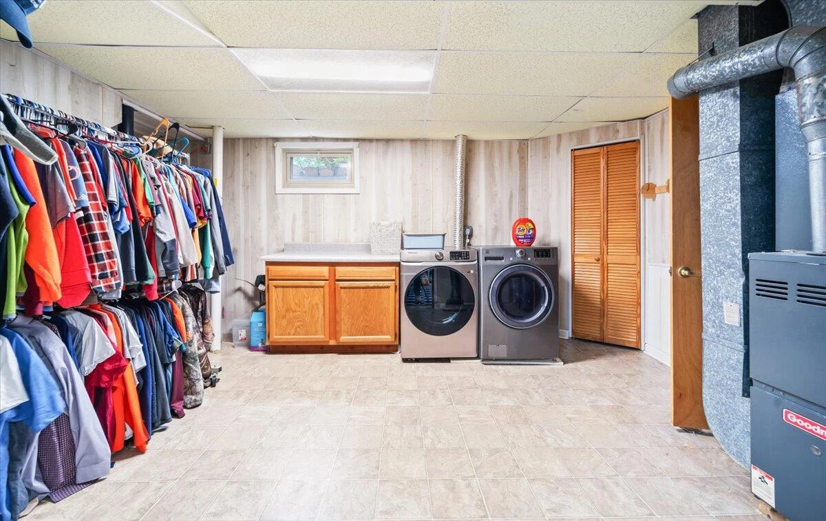 2136 Bainbridge DR - Photo 25