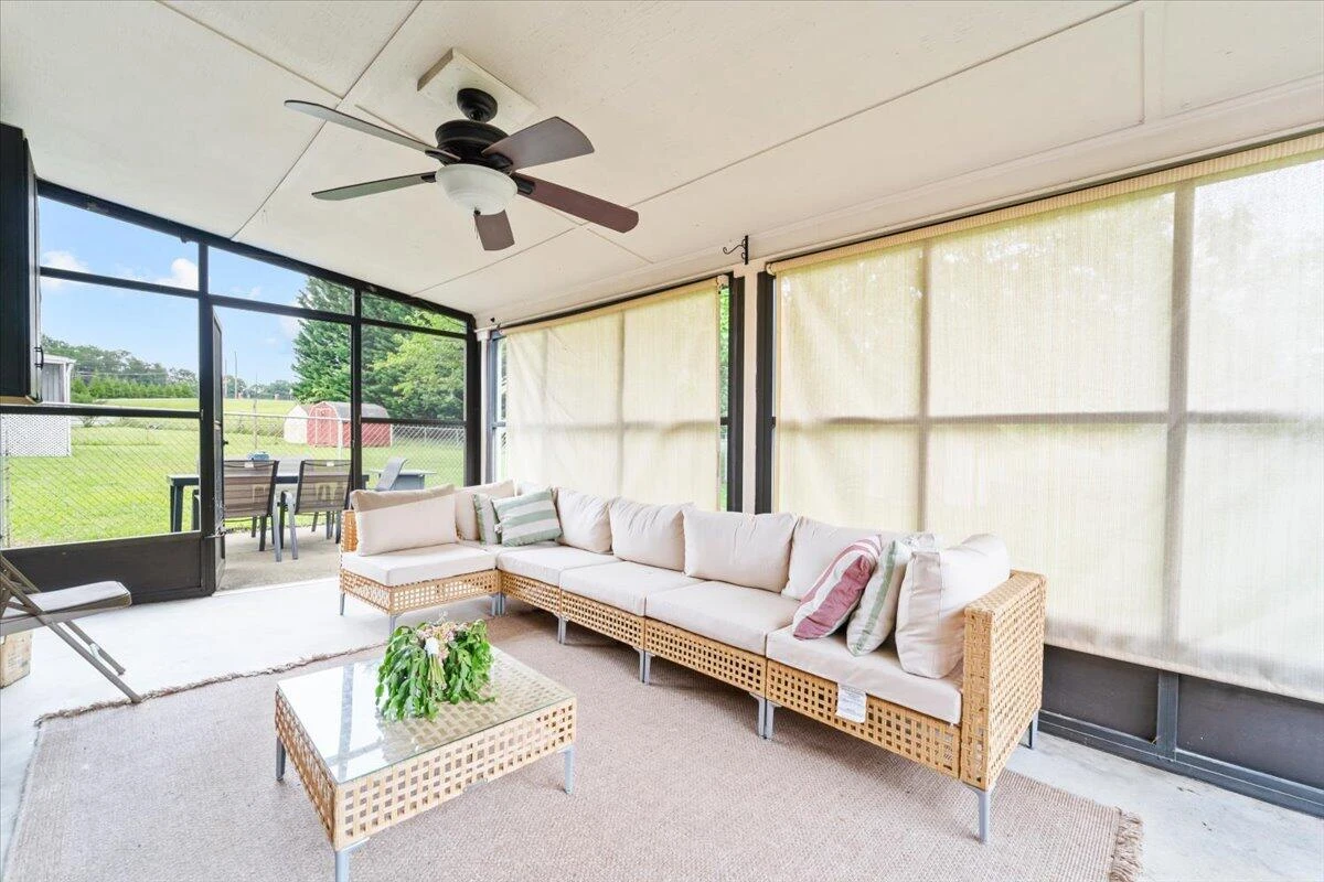 2136 Bainbridge DR - Photo 28